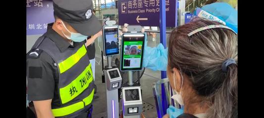 人臉識別測溫粵康碼核驗一體機正式投入深圳北站使用